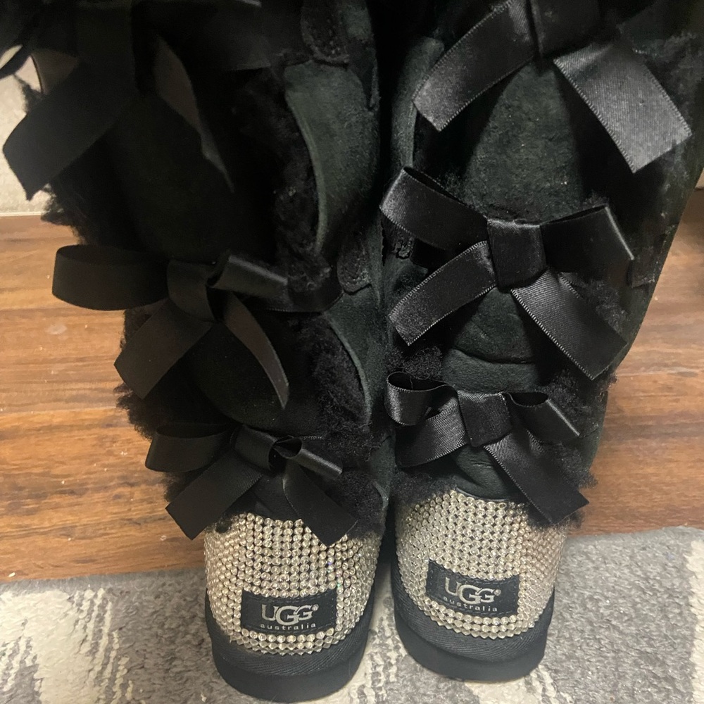 Uggs size 8 Bailey Bow II black - Bling